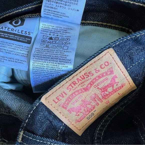 Levi's Men's 559 Relaxed Straight Fit Jeans size 44x32 - Picture 4 of 7